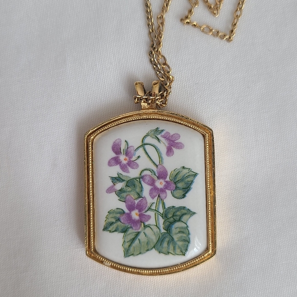 Avon Vintage Floral Heritage Collection Violets Necklace - Picture 3 of 4